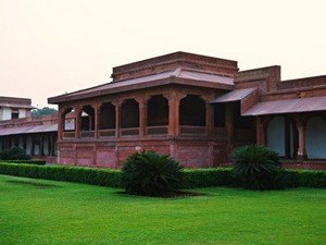 places to visit in agra in one day