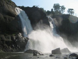 Best Time to Vist Athirapally Waterfalls