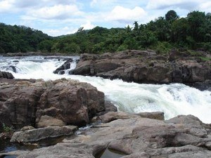 Perunthenaruvi Waterfalls