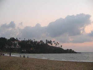 places to visit between kochi and munnar