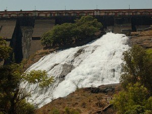 tourist places near pune by train