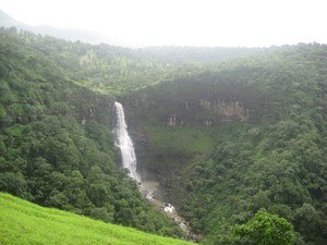 places to visit near mumbai by train