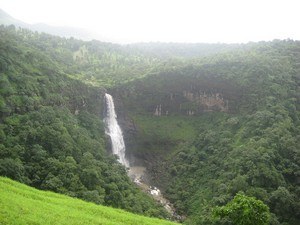 places near pune to visit for 2 days in summer