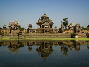 tourist places near mehrauli delhi