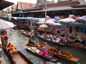 Damnoen Saduak Floating Market