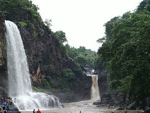 places to visit near omkareshwar within 50 km