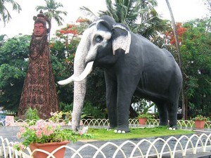 Statues Of Maraprabhu & Guruvayur Kesavan