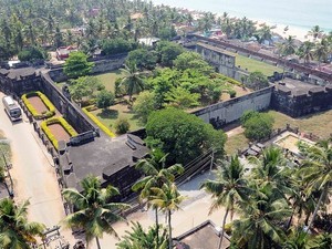 Anjengo Fort & Lighthouse