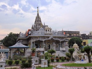 Dharmanath Swetamber Jain Glass Temple