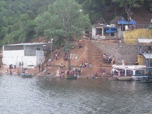 travel from hyderabad to srisailam