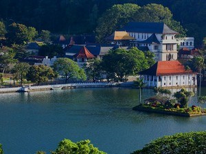 Kandy Lake