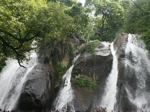 Five Falls / Aintharuvi