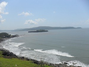travel places near pune