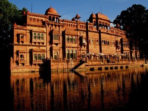 Gajner Palace & Lake