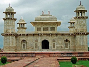 Tomb Of Itimad-ud-Daulah / Baby Taj