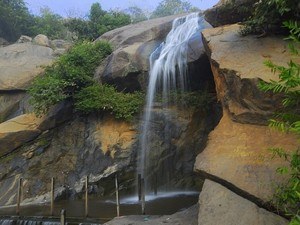 Jalagamparai Waterfalls
