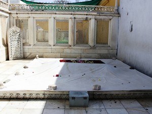 Tomb Of Aurangzeb