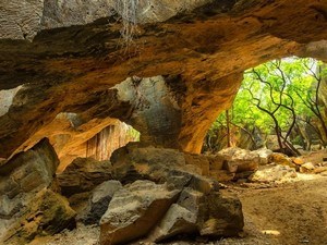 Naida Caves