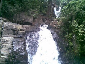 trivandrum tourist places waterfalls