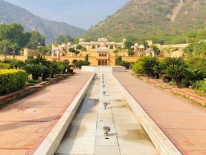 Sisodia Rani Palace & Garden