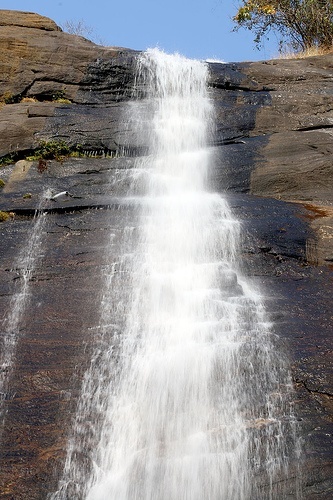 Keezharkuthu Falls / Rainbow Waterfalls