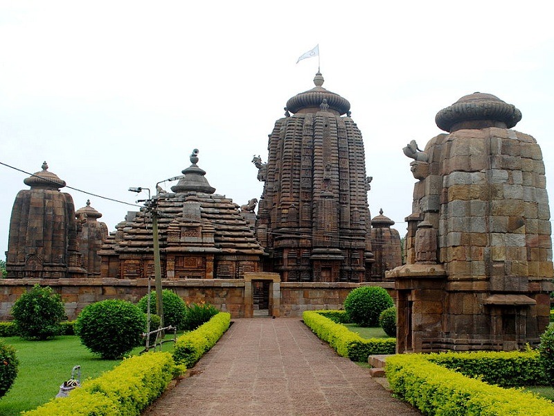 tourist places near bhubaneswar railway station