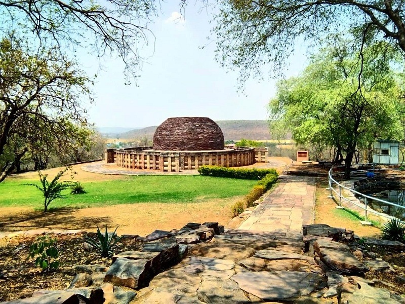 sanchi stupa is made up of which rock