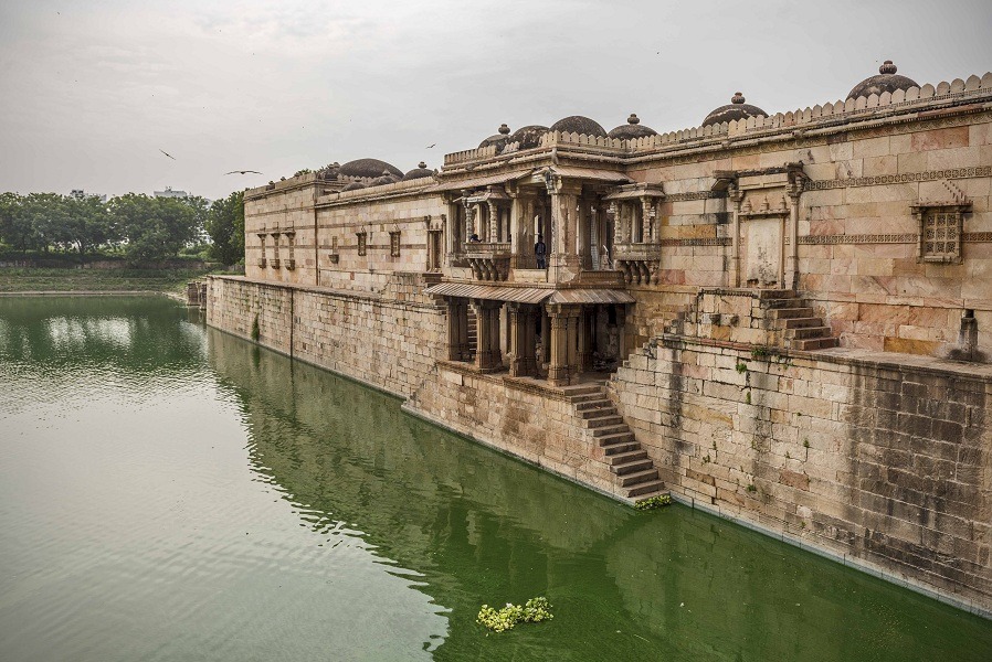 Sarkhej Roza, Ahmedabad - Timings, History, Best time to visit