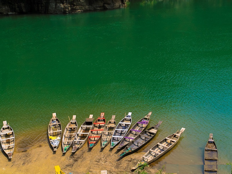 Best time to visit Dawki river and Tamabil border in Meghalaya