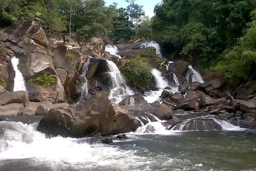 tourist places near maredumilli