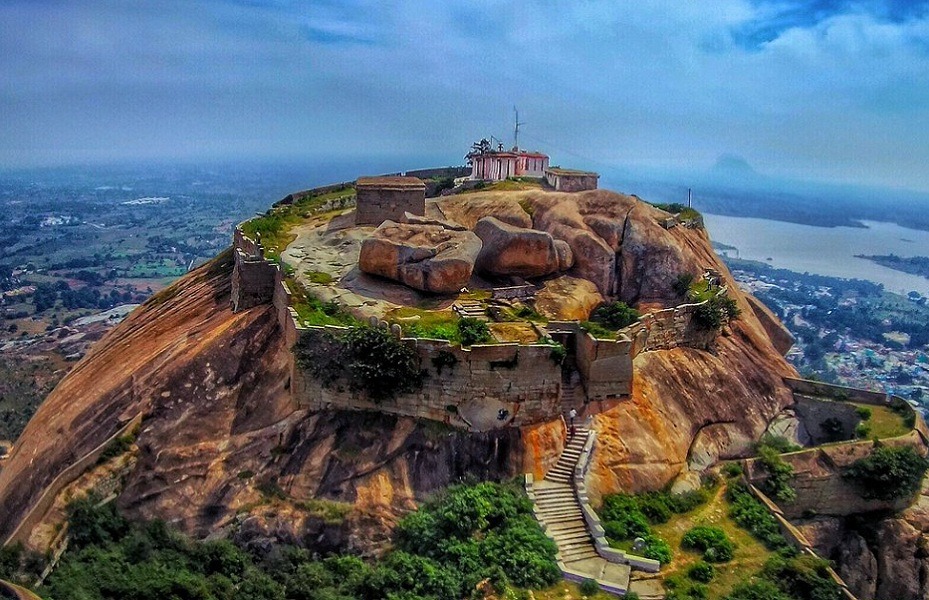 Gudibande Fort & Bhairasagar Lake, Bangalore - Timings, Accessibility, Best time to visit