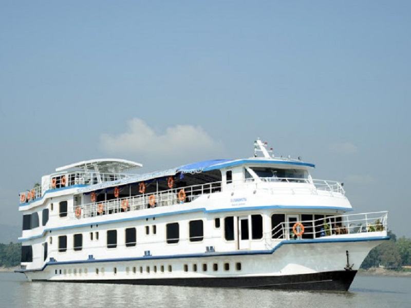 cruise in brahmaputra river