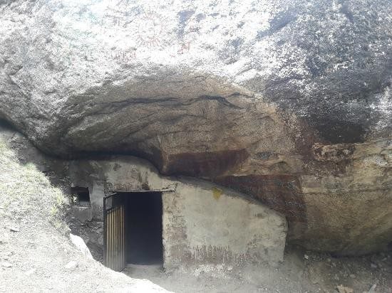 Pandava Gufa / Pandava Cave
