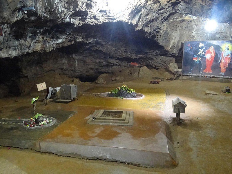 Jambuvan Cave