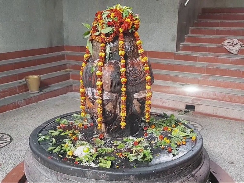 VAISHALI: ऐतिहासिक चौमुखी महादेव मंदिर को खूबसूरती से सजाया गया