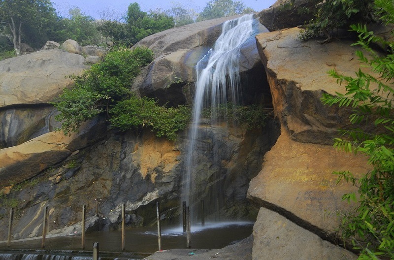 Jalagamparai Waterfalls