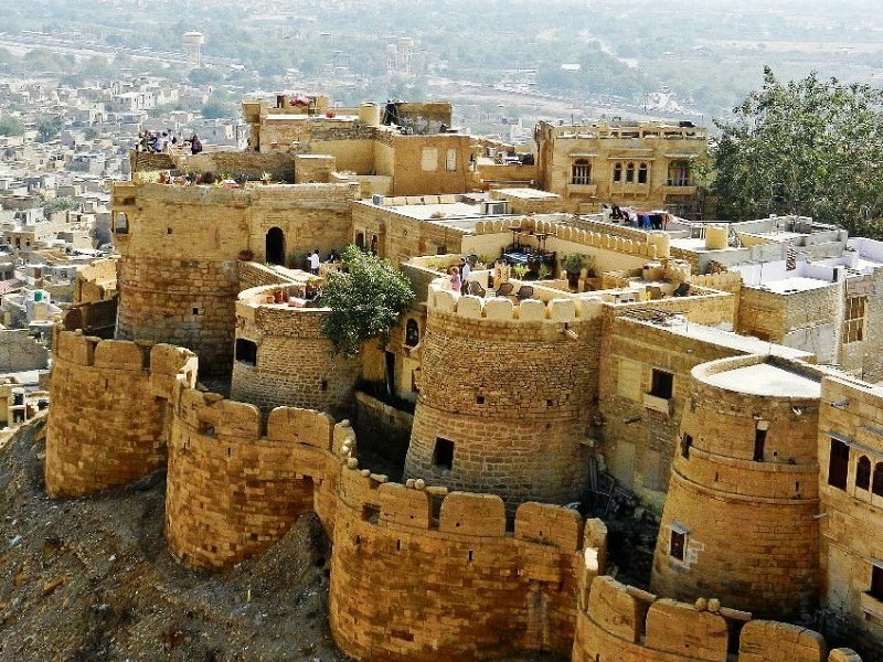 A golden crown of the desert, this unique fort changes its color in the morning and evening