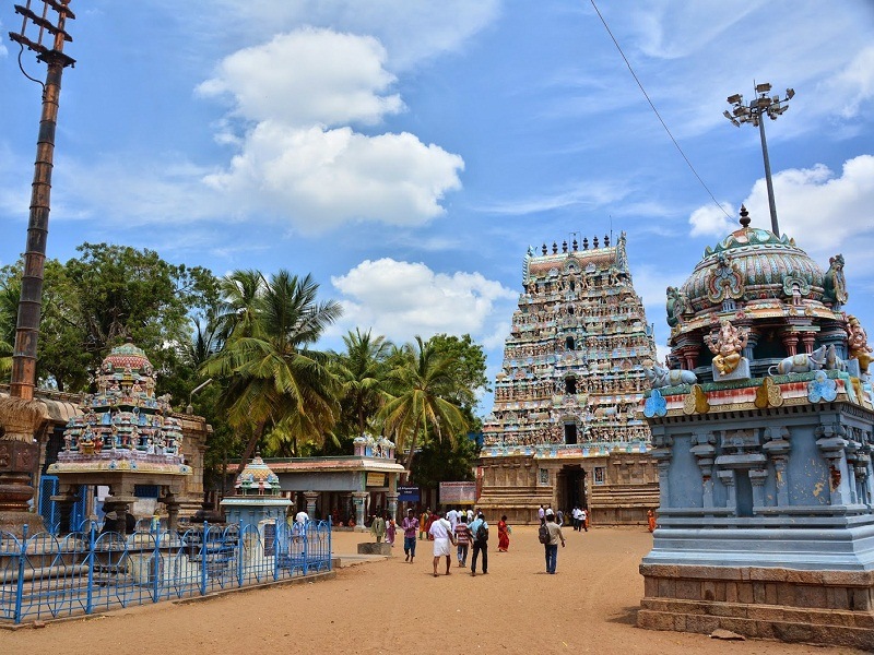 Thirunageswaram Temple is another Navagraha Temple located in Thirunageswaram in Tamil Nadu. Lord Shiva is the presiding deity of this temple who is worshipped as Lord Naganathar. Goddess Parvati is revered as Pirasoodi at this shrine. The temple is dedicated to the planetary deity Rahu. 