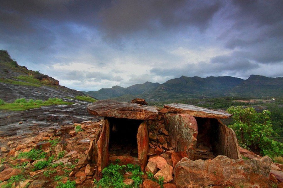 tourist places nearby munnar